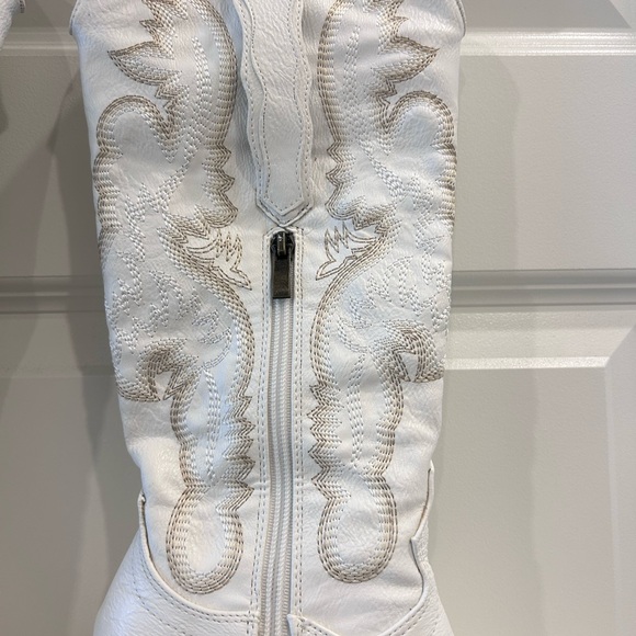 White Cowgirl Boots - Picture 4 of 5